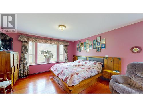4221 Lodge Road, Lac La Hache, BC - Indoor Photo Showing Bedroom