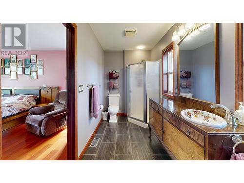 4221 Lodge Road, Lac La Hache, BC - Indoor Photo Showing Bathroom