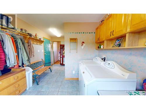 4221 Lodge Road, Lac La Hache, BC - Indoor Photo Showing Laundry Room