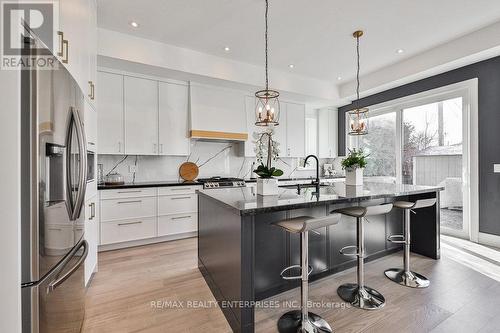 1050 Edgeleigh Avenue, Mississauga, ON - Indoor Photo Showing Kitchen With Stainless Steel Kitchen With Upgraded Kitchen