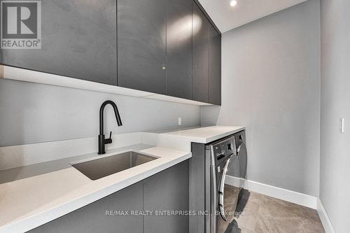 1050 Edgeleigh Avenue, Mississauga, ON - Indoor Photo Showing Laundry Room