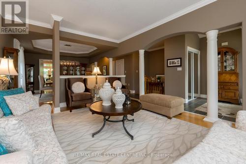 200 Ridge Road, Guelph/Eramosa, ON - Indoor Photo Showing Living Room