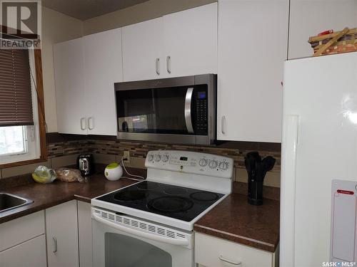 156 9Th Avenue E, Unity, SK - Indoor Photo Showing Kitchen