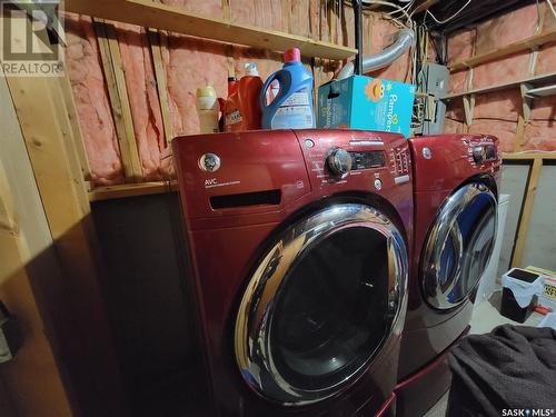 156 9Th Avenue E, Unity, SK - Indoor Photo Showing Laundry Room