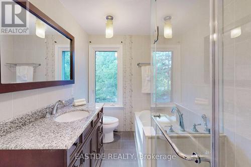 339 Elmwood Avenue, Richmond Hill, ON - Indoor Photo Showing Bathroom