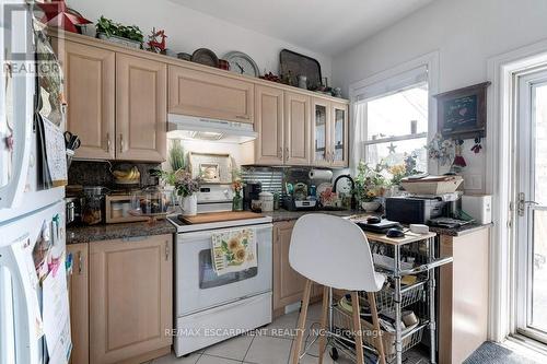 54 West Avenue N, Hamilton, ON - Indoor Photo Showing Kitchen