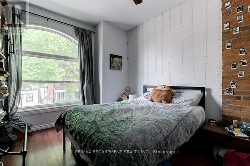 54 West Avenue N, Hamilton, ON - Indoor Photo Showing Bedroom