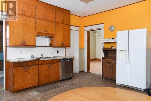 3215 Centre Line Rd, Bruce Mines, ON - Indoor Photo Showing Kitchen With Double Sink