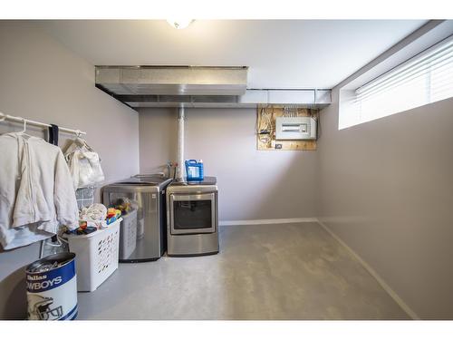 A - 212 10Th Street S, Cranbrook, BC - Indoor Photo Showing Laundry Room