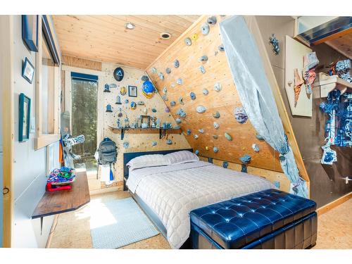 949 St Mary Lake Road, Kimberley, BC - Indoor Photo Showing Bedroom