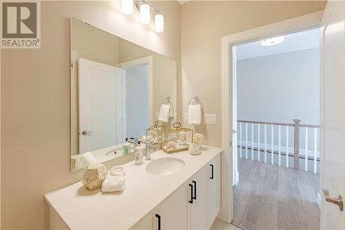 8 Ben Tekamp Terrace, Brockville, ON - Indoor Photo Showing Bathroom
