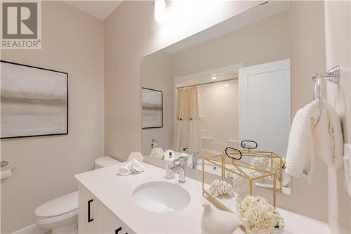 8 Ben Tekamp Terrace, Brockville, ON - Indoor Photo Showing Bathroom