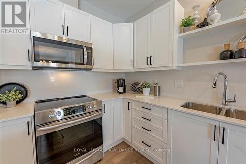 10 Ben Tekamp Terrace, Brockville, ON - Indoor Photo Showing Kitchen With Double Sink With Upgraded Kitchen