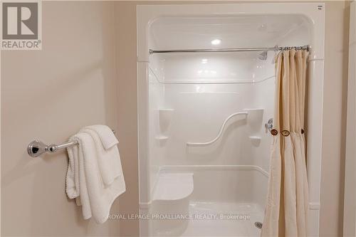 10 Ben Tekamp Terrace, Brockville, ON - Indoor Photo Showing Bathroom