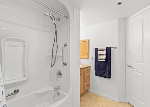 308 495 Lindenwood Dr. E Drive, Winnipeg, MB - Indoor Photo Showing Bathroom