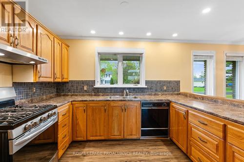 31 Dorthy Drive, Quinte West, ON - Indoor Photo Showing Kitchen With Double Sink