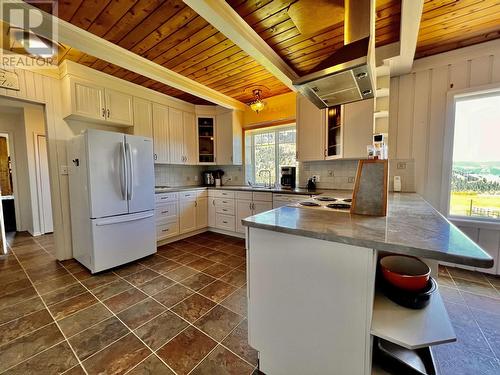 6028 West Fraser Road, Williams Lake, BC - Indoor Photo Showing Kitchen