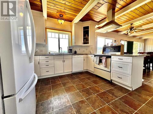 6028 West Fraser Road, Williams Lake, BC - Indoor Photo Showing Kitchen