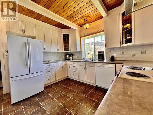 6028 West Fraser Road, Williams Lake, BC - Indoor Photo Showing Kitchen With Double Sink