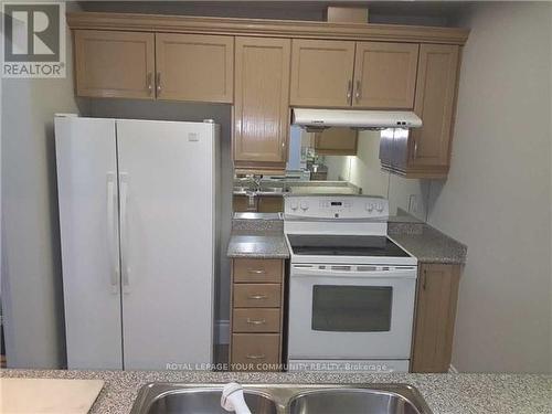 324 - 53 Woodbridge Avenue, Vaughan, ON - Indoor Photo Showing Kitchen With Double Sink