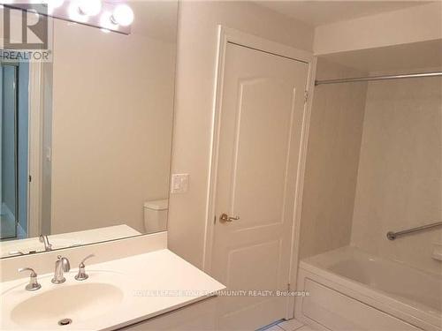 324 - 53 Woodbridge Avenue, Vaughan, ON - Indoor Photo Showing Bathroom