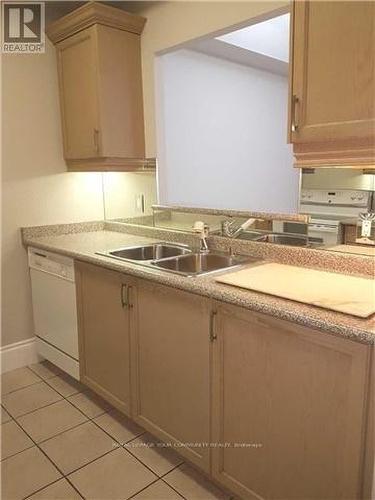 324 - 53 Woodbridge Avenue, Vaughan, ON - Indoor Photo Showing Kitchen With Double Sink