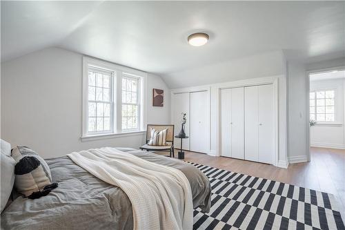 571 Plains Road W, Burlington, ON - Indoor Photo Showing Bedroom