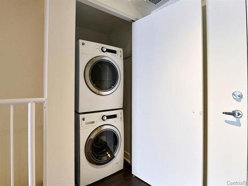 Salle de lavage - 313B-2118 Rue St-Dominique, Montréal (Ville-Marie), QC - Indoor Photo Showing Laundry Room