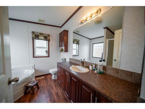 2130 33Rd Avenue N, Cranbrook, BC - Indoor Photo Showing Bathroom