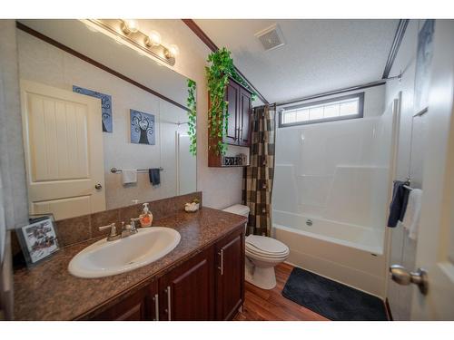 2130 33Rd Avenue N, Cranbrook, BC - Indoor Photo Showing Bathroom