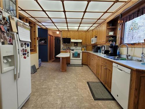 56064 12 Road W, Cartier Rm, MB - Indoor Photo Showing Kitchen With Double Sink