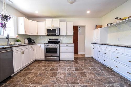 24 Port Maitland Road, Dunnville, ON - Indoor Photo Showing Kitchen