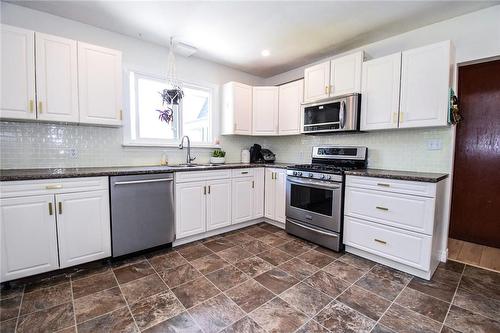 24 Port Maitland Road, Dunnville, ON - Indoor Photo Showing Kitchen