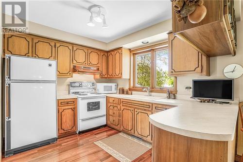 1192 Bay Road, L'Orignal, ON - Indoor Photo Showing Kitchen
