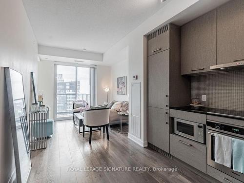 4416-87 Peter St, Toronto, ON - Indoor Photo Showing Kitchen