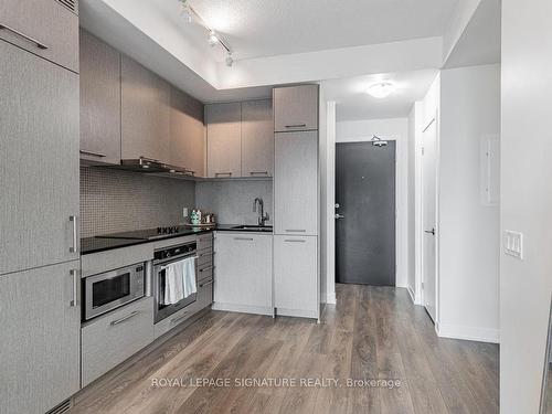 4416-87 Peter St, Toronto, ON - Indoor Photo Showing Kitchen With Upgraded Kitchen