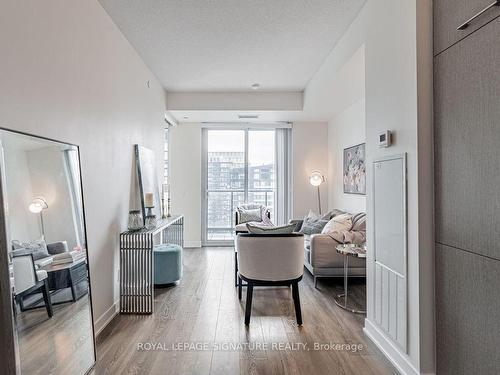 4416-87 Peter St, Toronto, ON - Indoor Photo Showing Living Room