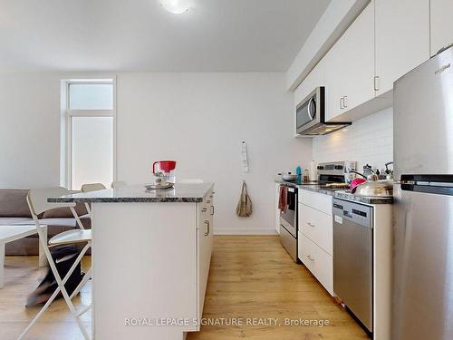 49-1740 Simcoe St, Oshawa, ON - Indoor Photo Showing Kitchen