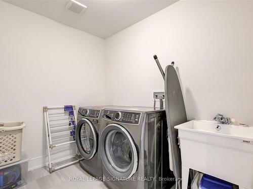 187 Ben Sinclair Ave, East Gwillimbury, ON - Indoor Photo Showing Laundry Room
