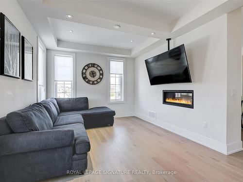 187 Ben Sinclair Ave, East Gwillimbury, ON - Indoor Photo Showing Living Room With Fireplace