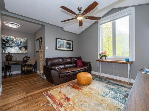 714329 Baseline Rd, Grey Highlands, ON - Indoor Photo Showing Living Room