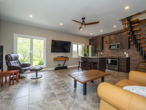 714329 Baseline Rd, Grey Highlands, ON - Indoor Photo Showing Living Room