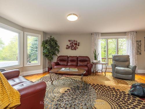714329 Baseline Rd, Grey Highlands, ON - Indoor Photo Showing Living Room