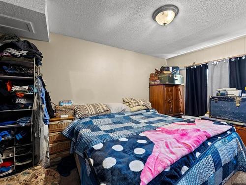 681 Richmond Ave, Kamloops, BC - Indoor Photo Showing Bedroom
