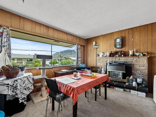 681 Richmond Ave, Kamloops, BC - Indoor With Fireplace