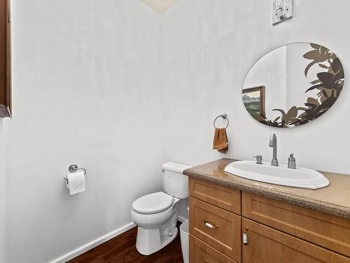 10325 Finlay Road, Kamloops, BC - Indoor Photo Showing Bathroom