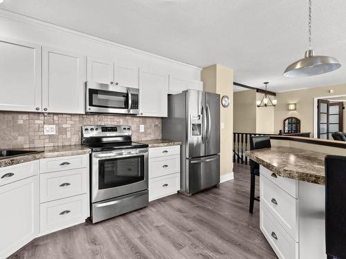 50-2022 Pacific Way, Kamloops, BC - Indoor Photo Showing Kitchen With Upgraded Kitchen