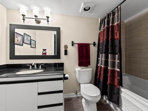 50-2022 Pacific Way, Kamloops, BC - Indoor Photo Showing Bathroom