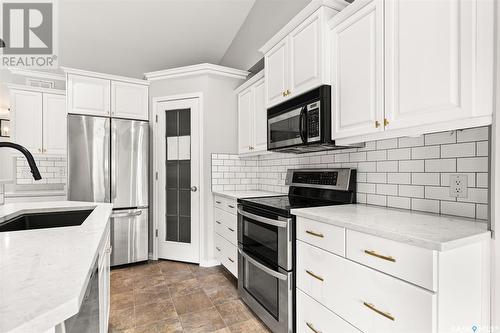 3827 Cumberland Road E, Regina, SK - Indoor Photo Showing Kitchen With Stainless Steel Kitchen With Upgraded Kitchen