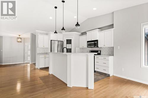 3827 Cumberland Road E, Regina, SK - Indoor Photo Showing Kitchen With Upgraded Kitchen
